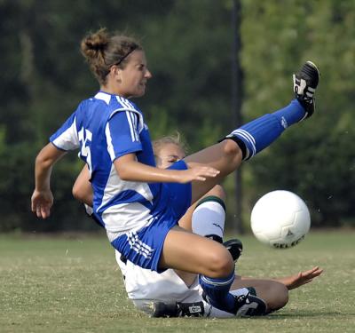 x091005_NGSC_soccerW_USC 111.jpg