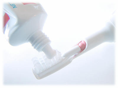 2toothpaste4237.jpg