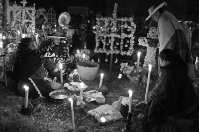 NOCHE DE MUERTOS