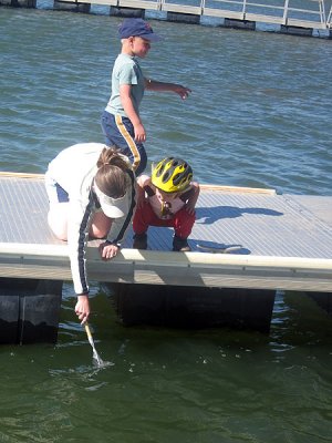 Kristina wants to catch a fish