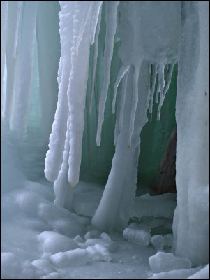 behind minnehaha falls - brent