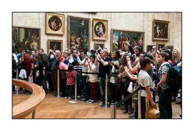 Taking-photos-of-Mona-Lisa.jpg