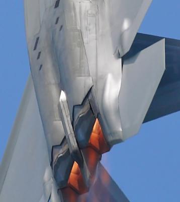 F-22 Raptor 100% Crop