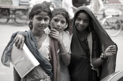 Three young ladies, Spice Market  Old Delhi