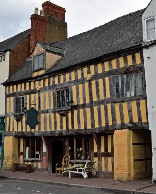 Elizabethan timber framed house built in 1610, restored by and for Robin Lloyd Antiques