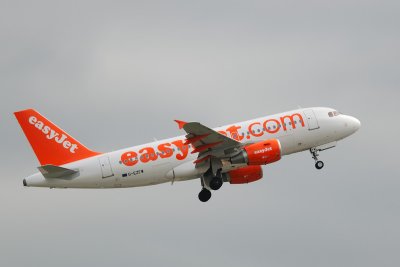 Airbus A319 departing Manchester, UK