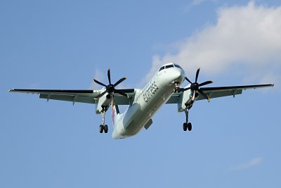 Dash 8-400 in Montreal