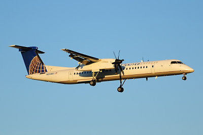 Dash 8-400 in Montreal