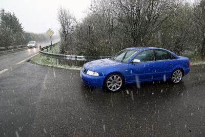 Nogaro Blue Audi S4 Eiffel snow 07.jpg