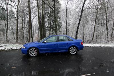 Nogaro Blue Audi S4 Eiffel snow 08.jpg