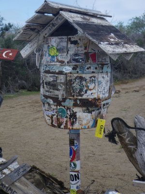 Post Office Bay barrel_Floreana Isl_IMGP2160_01.JPG
