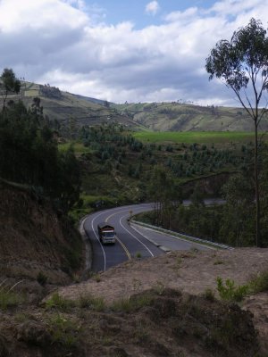 highway to Otavalo_IMGP1769_01.JPG