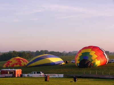 Balloon rides setting up