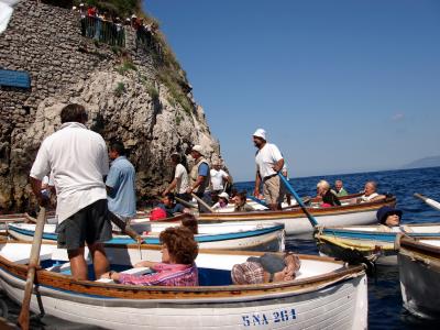 Boats queueing at Grotta Azzurra