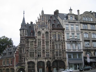 A pretty but unidentified building in central Brussels