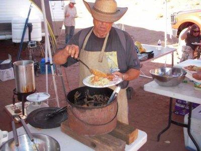 Bob serves up a plateof Picante Chicken,Noodles, Roll & Salad