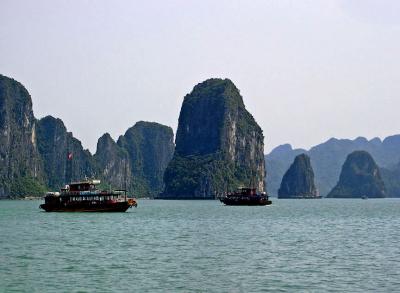 Two boats and islands