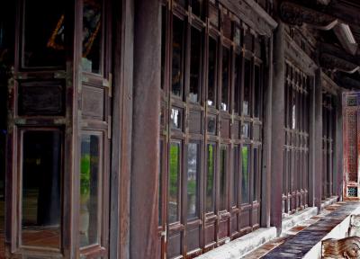 Doors to Luong Khiem Palace