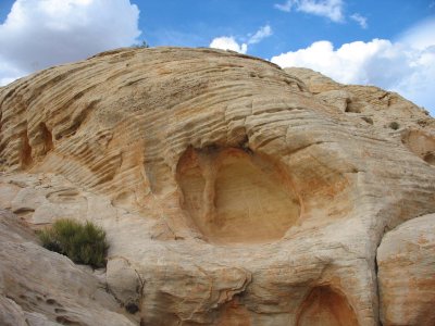 Cliff grotto, Valley of Fire