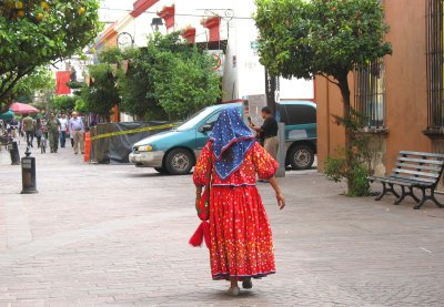 Indian woman on Indepedencia, Tlaquepaque