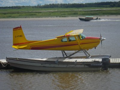 Cessna 180 C-FHID at Moosonee