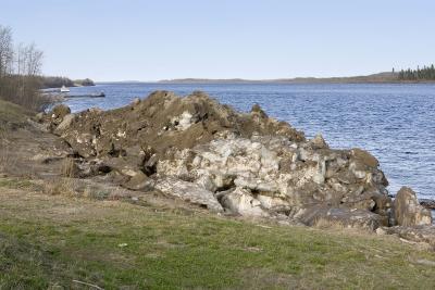 Shoreline ice May 14, 2006