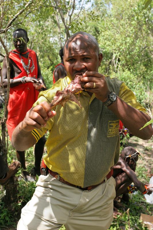 Repas pris en compagnie de plusieurs Moranes qui ont fait cuire les deux chvres sacrifies le matin