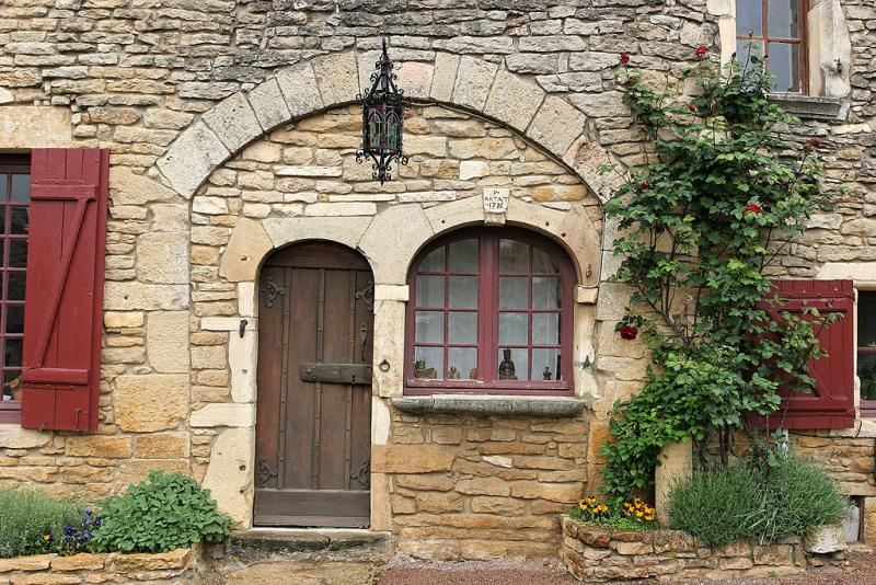 Découverte du village médiéval de Chateauneuf en Auxois