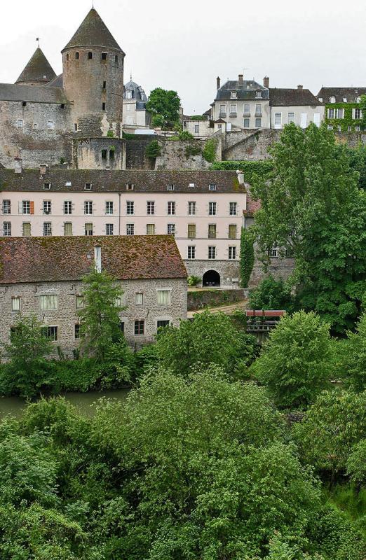 Découverte du village médiéval de Semur en Auxois