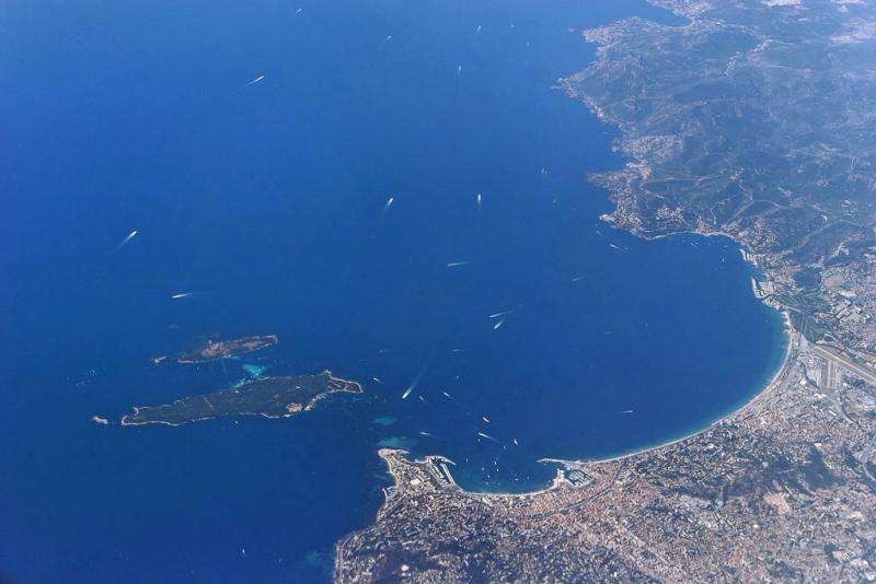Pendant notre vol vers la Corse : Thoule, Mandelieu, la baie de Cannes et les 4 les de Lrins
