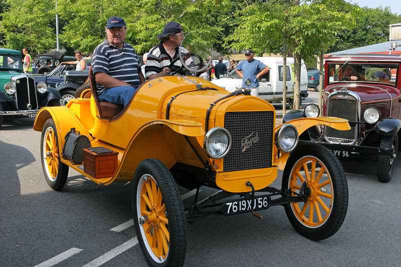 Exposition de vieilles voitures / Old cars exhibition
