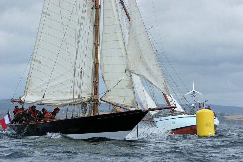 18 Douarnenez 2006 - Le samedi 29 juillet - Pen Duick, le voilier mytique dEric Tabarly