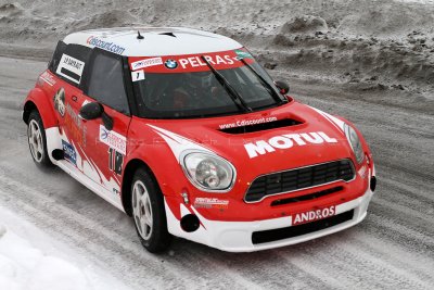 Finale du Trophe Andros 2011-2012  Super Besse - Cars speed racing on an ice circuit