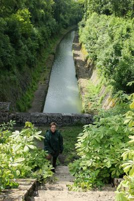 Le long du canal de Bourgogne prs de Chateauneuf en Auxois