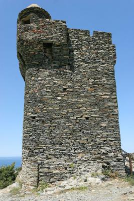 La tour gnoise du village de Nonza sur la cte ouest du cap Corse