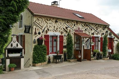 La maison de l'cluse du Grand Pr sur le canal de Bourgogne