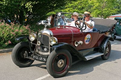 Dfil de vieilles voitures - Old cars exhibition