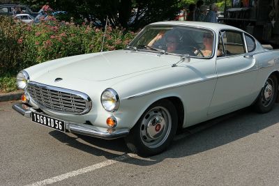 Dfil de vieilles voitures - Old cars exhibition