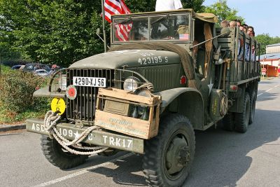 Dfil de vieilles voitures - Old cars exhibition