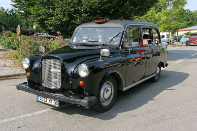 Dfil de vieilles voitures - Old cars exhibition