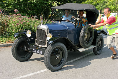 Dfil de vieilles voitures - Old cars exhibition