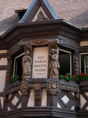 220 Découverte du village de Ribeauvillé - détail d'une orielle