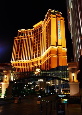 Palazzo by night