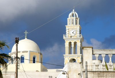 Dominican nunnery looming large over Fira.