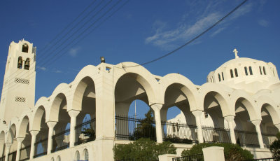 Panoramic perspective of the Metropole Greek Orthodox Church in Fira.
