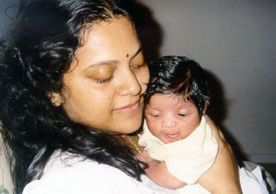 Uma bonding with Mummy at 30 days.