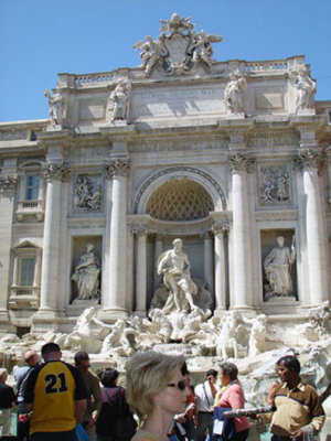 The breathtaking Fontana di Trevi (Trevi Fountain) at the center of Rome.