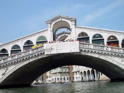 The Realto bridge as seen from the Grand Canal.