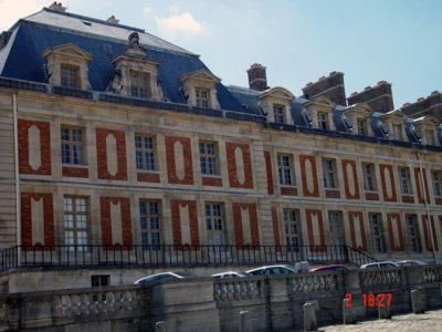 Another view of Le Chateau de Versailles (Versailles Palace and Castle).