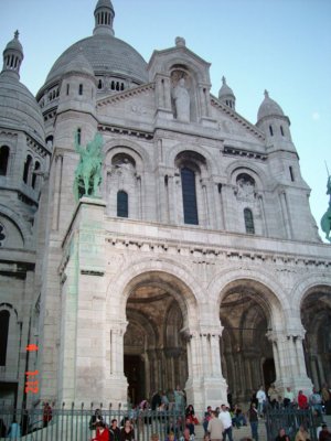 L'Eglise de Sacre Coeur (The Church of the Sacred Heart).